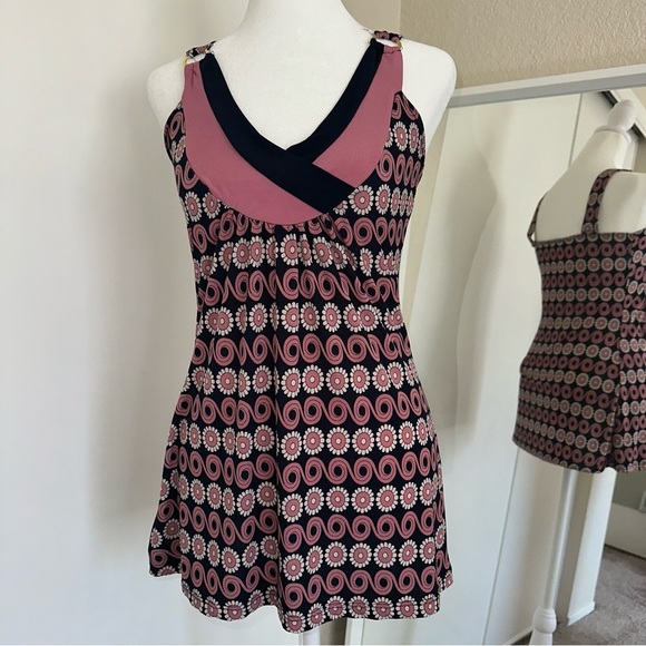 Pink floral babydoll top with ring at the neck size medium - Picture 4 of 4